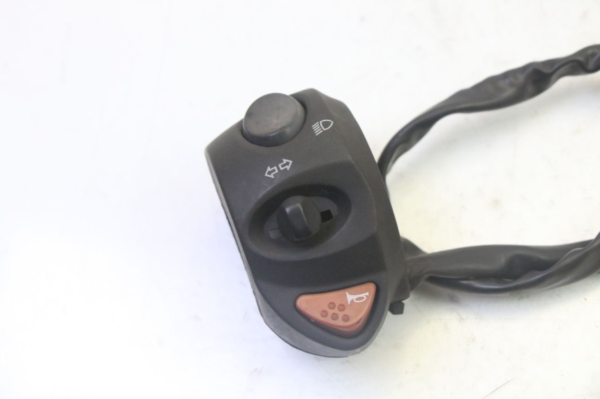 photo de LEFT HANDLEBAR SWITCH PEUGEOT SATELIS 125 (2006 - 2009)