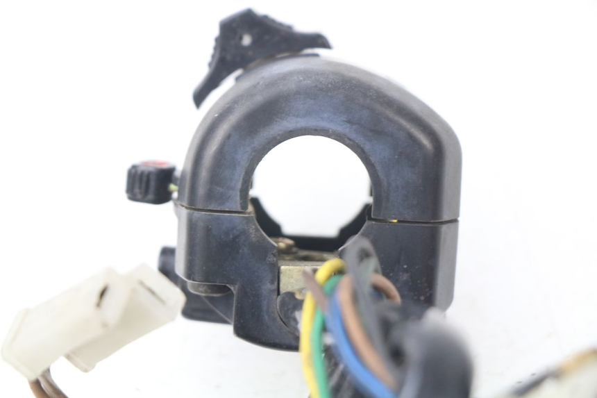 photo de LEFT HANDLEBAR SWITCH YAMAHA SR 125 (1982 - 2003) - Zoom on usage condition