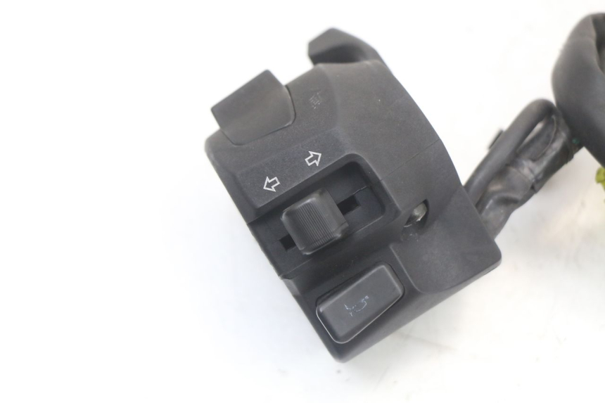 photo de LEFT SWITCH SUZUKI GS F 500 (2004 - 2007)