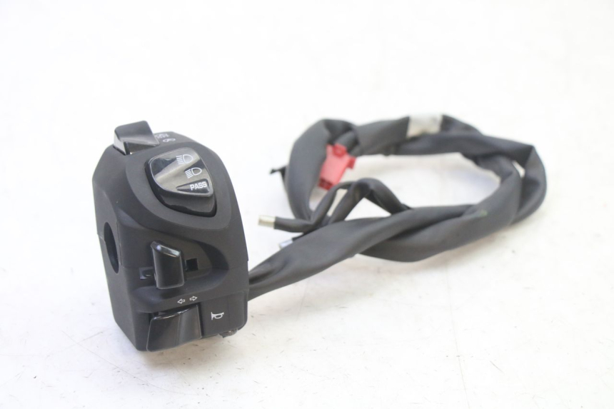 photo de LEFT SWITCH YAMAHA XMAX X-MAX 125 (2021 - 2025)