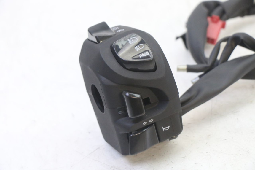 photo de LEFT SWITCH YAMAHA XMAX X-MAX 125 (2021 - 2025)
