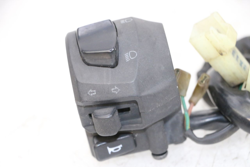 photo de LEFT HANDLEBAR SWITCH YAMAHA X-MAX XMAX 125 (2010 - 2013) - Surface and material condition