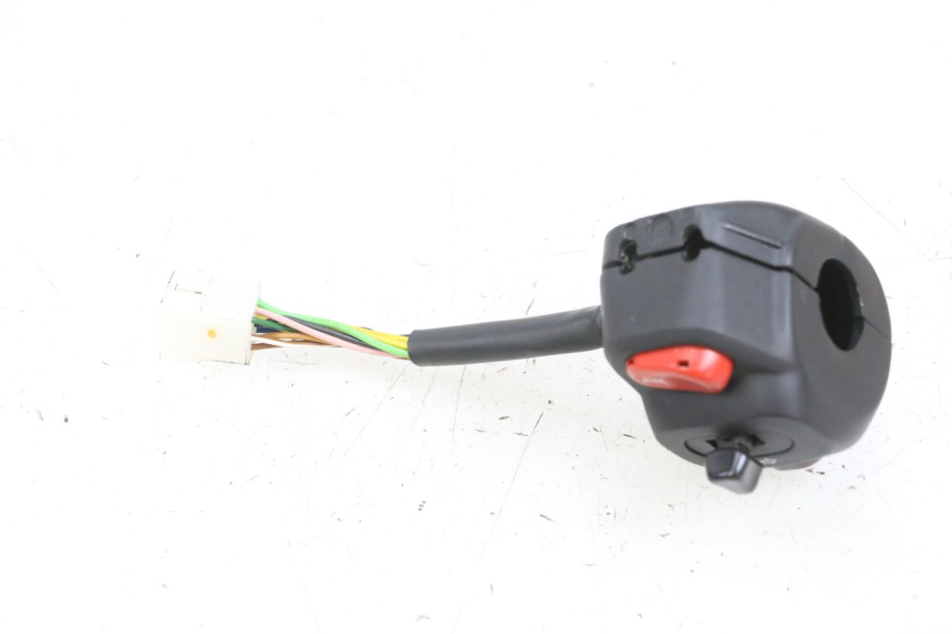 photo de LEFT HANDLEBAR SWITCH YAMAHA YP MAJESTY 125 (2002 - 2006) - Alternative perspective