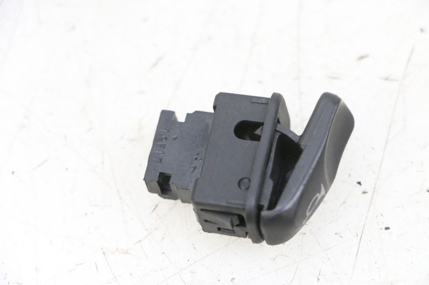 photo de HORN SWITCH PIAGGIO NEW TYPHOON 50 (2018 - 2021) - Zoom on usage condition