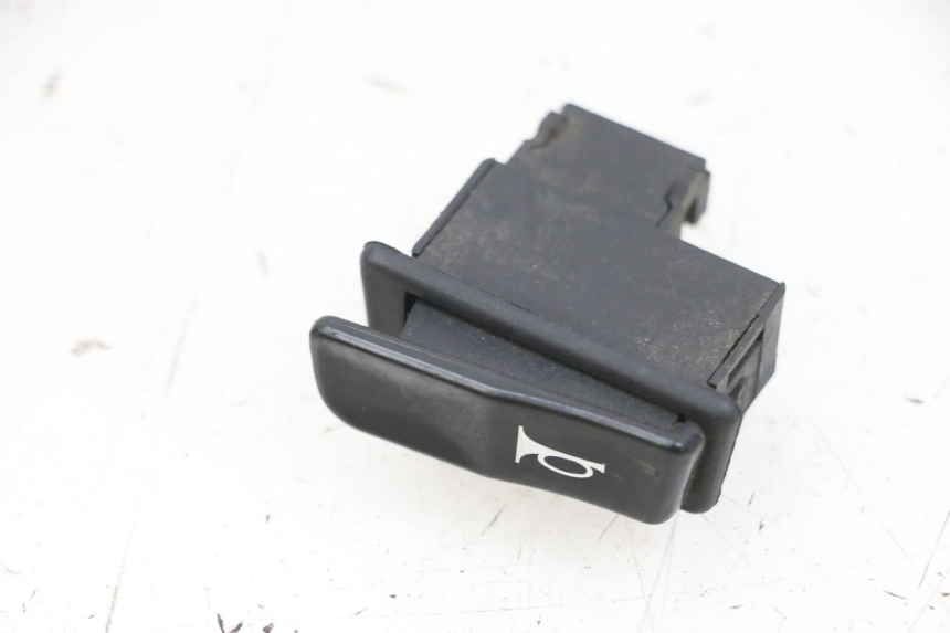 photo de HORN SWITCH YAMAHA XMAX X-MAX 125 (2006 - 2009) - Zoom on usage condition
