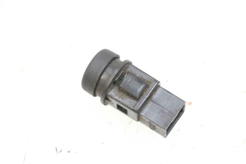 photo de HORN SWITCH PIAGGIO ZIP 2T 50 (2009 - 2019) - Zoom on usage condition