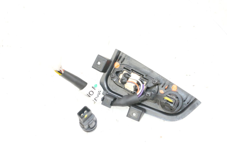 photo de SWITCH PIAGGIO MP3 HPE 300 (2019 - 2026) - Product overview