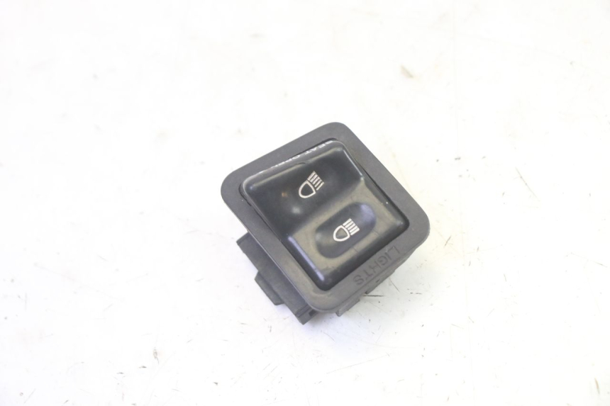 photo de HEADLIGHT HIGH BEAM SWITCH SYM FIDDLE 3 III 125 (2014 - 2020) - Component detail
