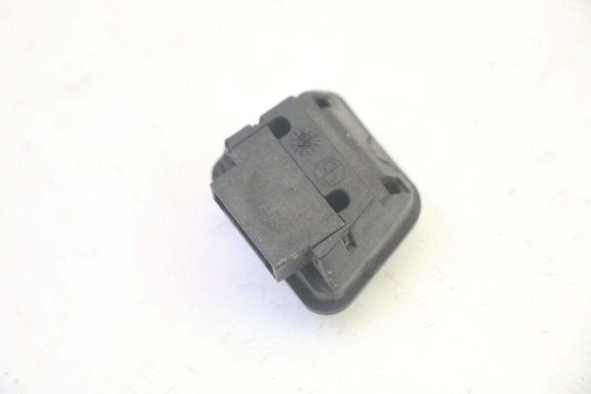 photo de HEADLIGHT SWITCH PIAGGIO MP3 LT 400 (2007 - 2012) - Zoom on usage condition