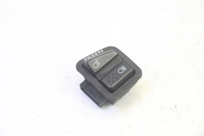 photo de HEADLIGHT HIGH BEAM SWITCH PIAGGIO MP3 RL 250 (2007 - 2010)