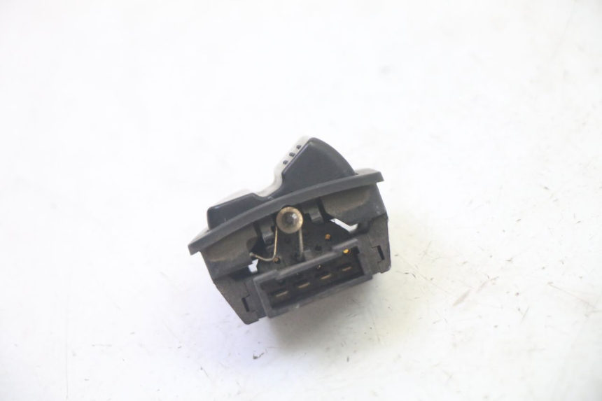 photo de HEADLIGHT HIGH BEAM SWITCH PIAGGIO MP3 RL 250 (2007 - 2010)