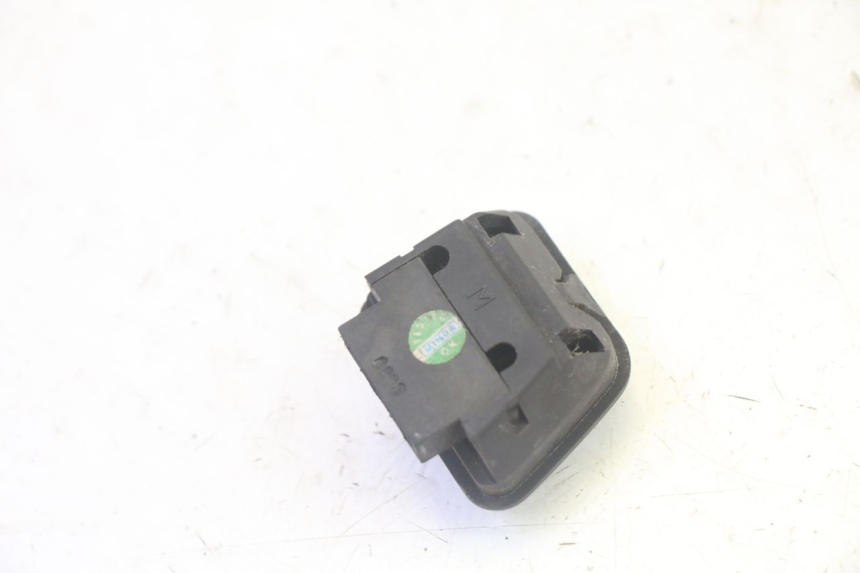 photo de HEADLIGHT HIGH BEAM SWITCH PIAGGIO MP3 RL 250 (2007 - 2010) - Alternative perspective