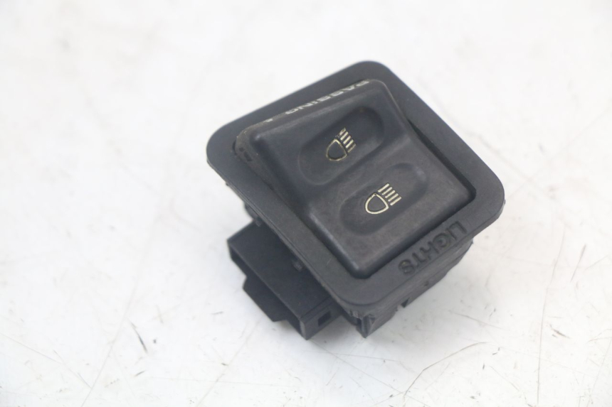 photo de HEADLIGHT HIGH BEAM SWITCH SYM ORBIT III 3 4T 50 (2018 - 2021)