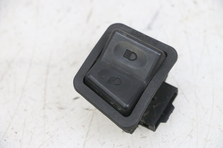 photo de HEADLIGHT HIGH BEAM SWITCH YAMAHA XMAX X-MAX 125 (2006 - 2009) - Alternative perspective