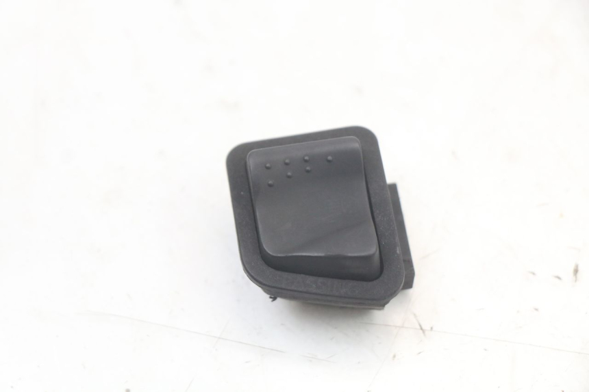photo de HEADLIGHT HIGH BEAM SWITCH PIAGGIO XEVO - X EVO 125 (2007 - 2016) - Component detail