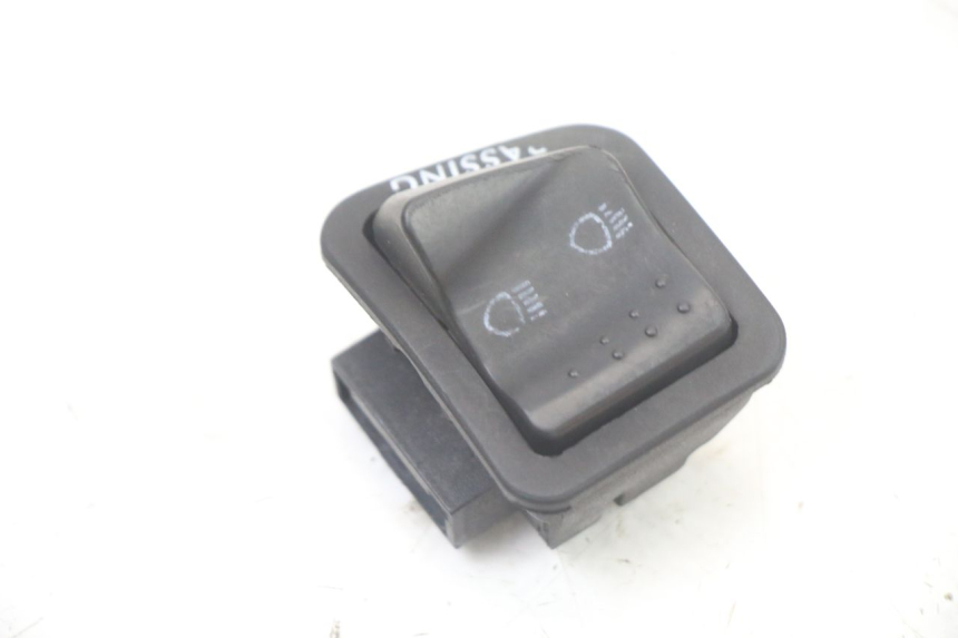 photo de HEADLIGHT HIGH BEAM SWITCH PIAGGIO XEVO - X EVO 125 (2007 - 2017) - Component detail