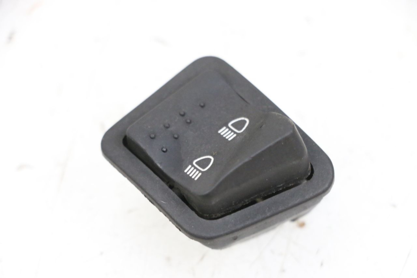 photo de HEADLIGHT HIGH BEAM SWITCH PIAGGIO ZIP 2T 50 (2009 - 2019) - Main view