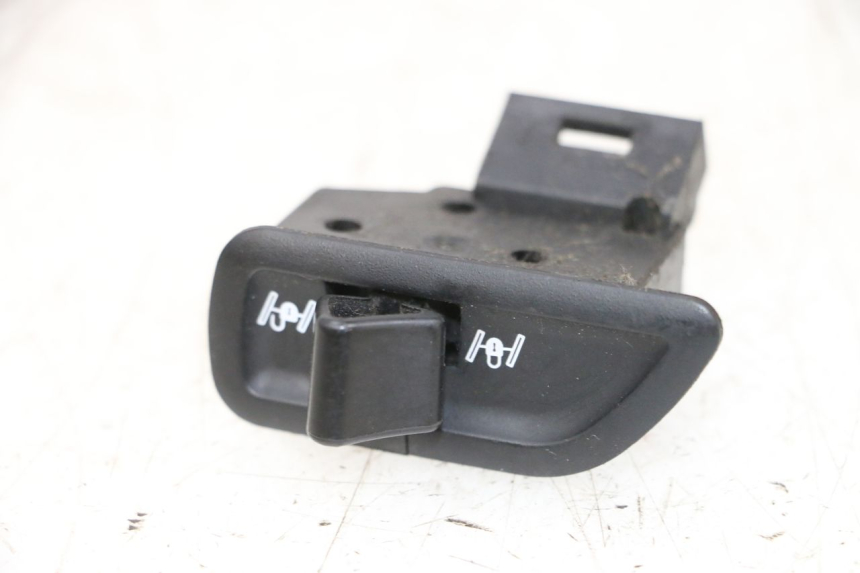 photo de ROLL LOCK SWITCH PIAGGIO MP3 HPE 300 (2019 - 2026) - Main view