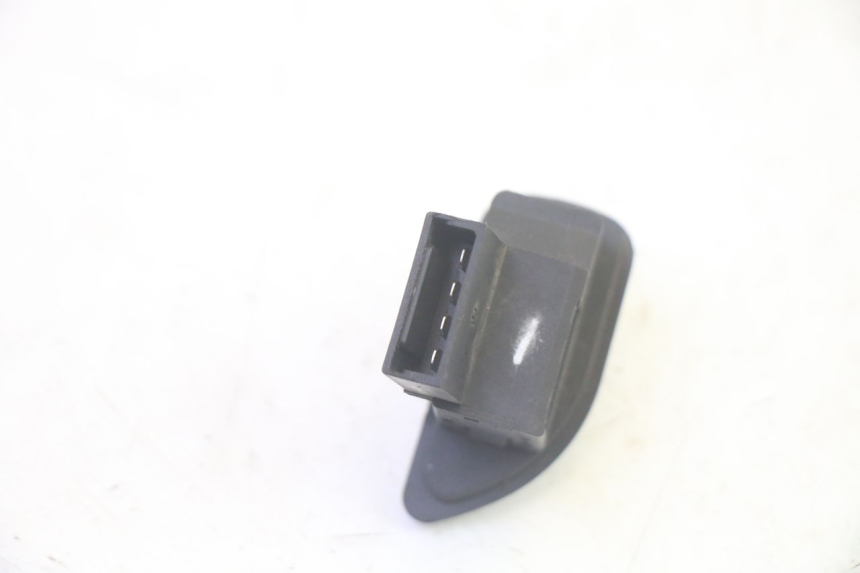 photo de HANDLEBAR ROLL LOCK PIAGGIO MP3 RL 250 (2007 - 2010) - Alternative perspective