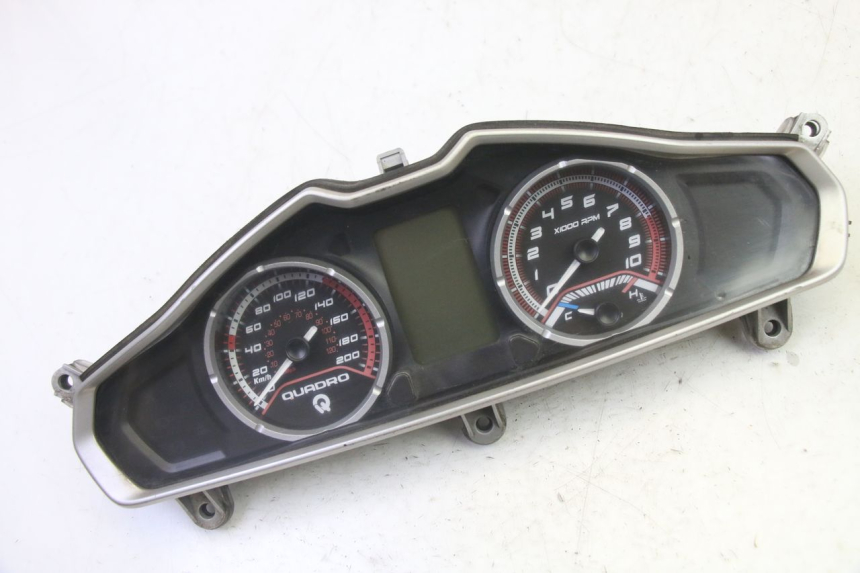 photo de SPEEDOMETER QUADRO 4 4D 350 (2015 - 2018)