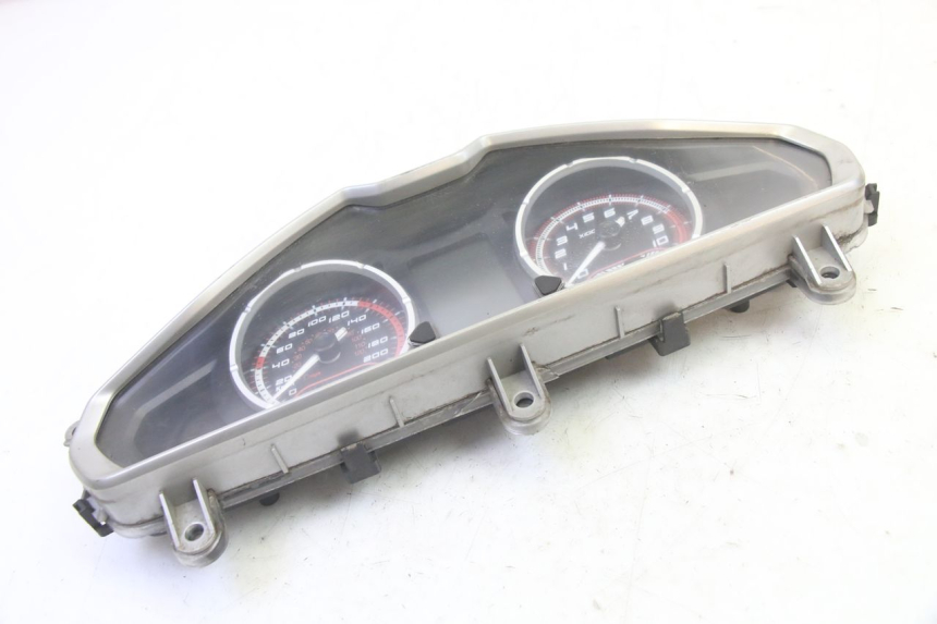 photo de SPEEDOMETER QUADRO 4 4D 350 (2015 - 2018)