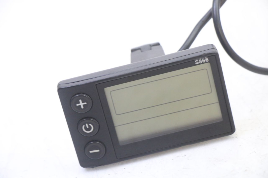 photo de SPEEDOMETER URBANGLIDE E-CROSS PRO 1 - Zoom on usage condition