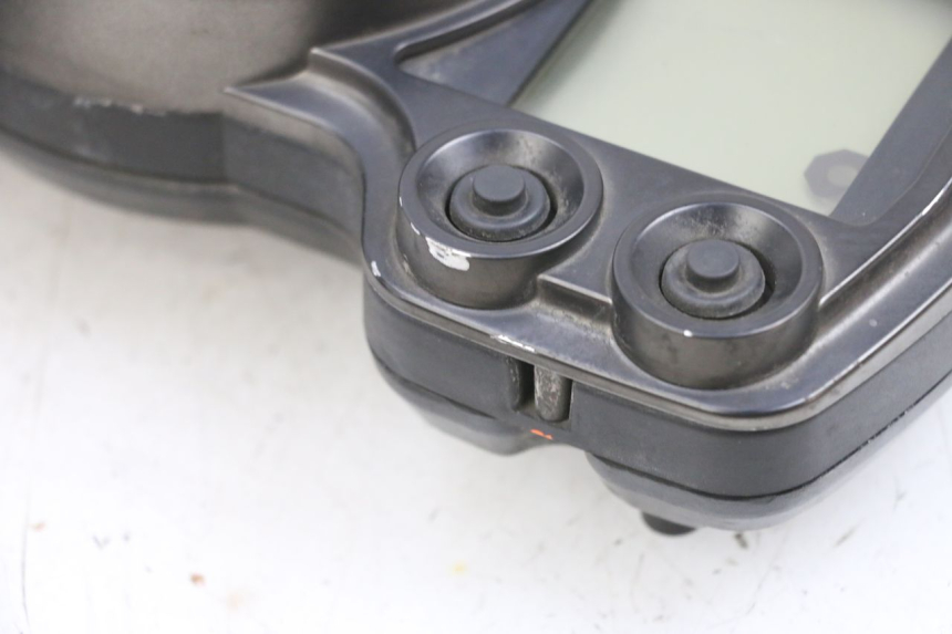 photo de SPEEDOMETER YAMAHA FJR ABS 1300 (2006 - 2012) - Alternative perspective
