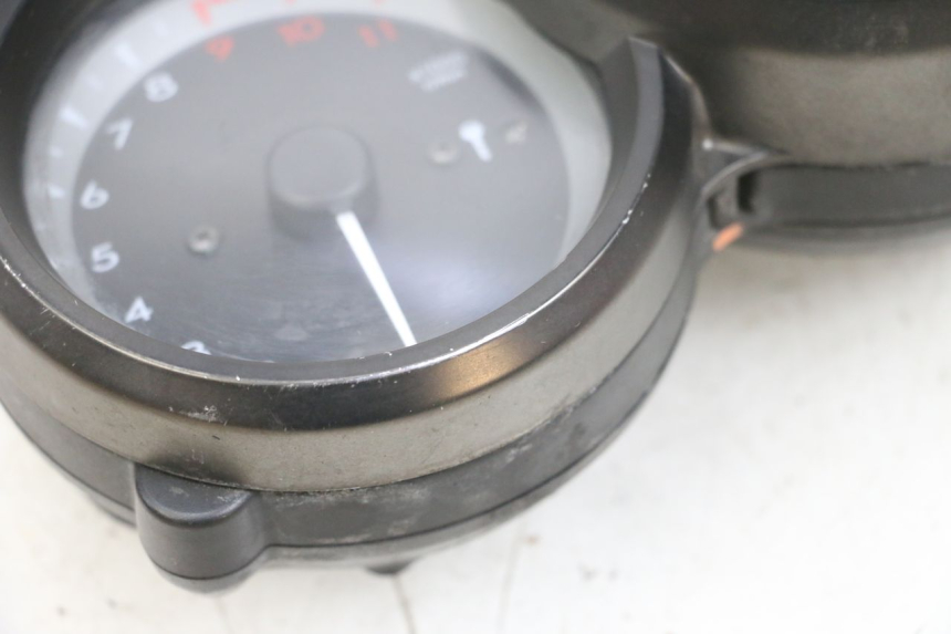 photo de SPEEDOMETER YAMAHA FJR ABS 1300 (2006 - 2012) - Technical close-up
