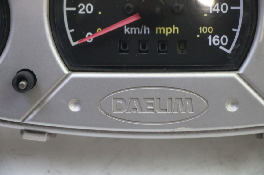 photo de SPEEDOMETER DAELIM HISTORY 125 (2001 - 2002)