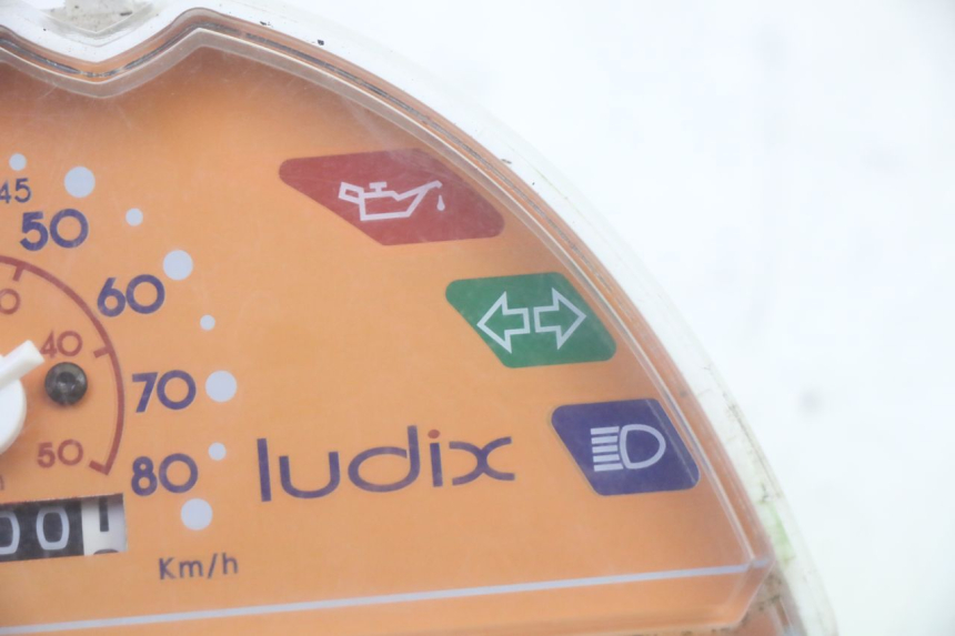 photo de SPEEDOMETER PEUGEOT LUDIX 50 (2008 - 2017) - Zoom on usage condition