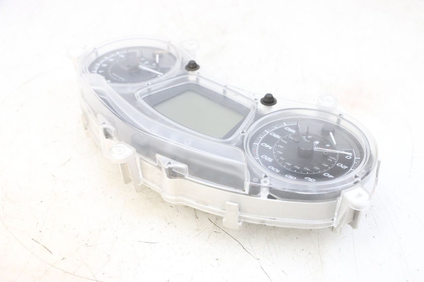 photo de SPEEDOMETER PIAGGIO MP3 HPE 300 (2019 - 2026) - Surface and material condition