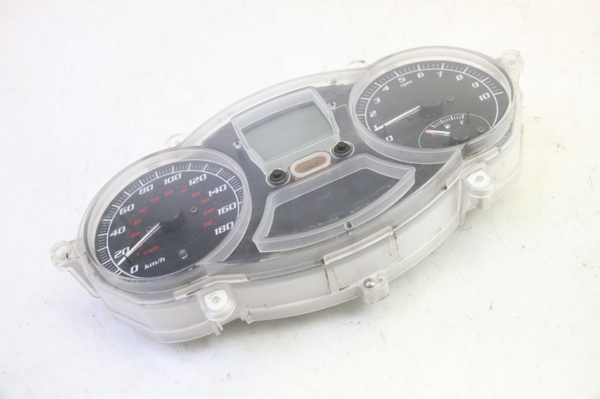 photo de SPEEDOMETER PIAGGIO MP3 LT 400 (2007 - 2012) - Surface and material condition