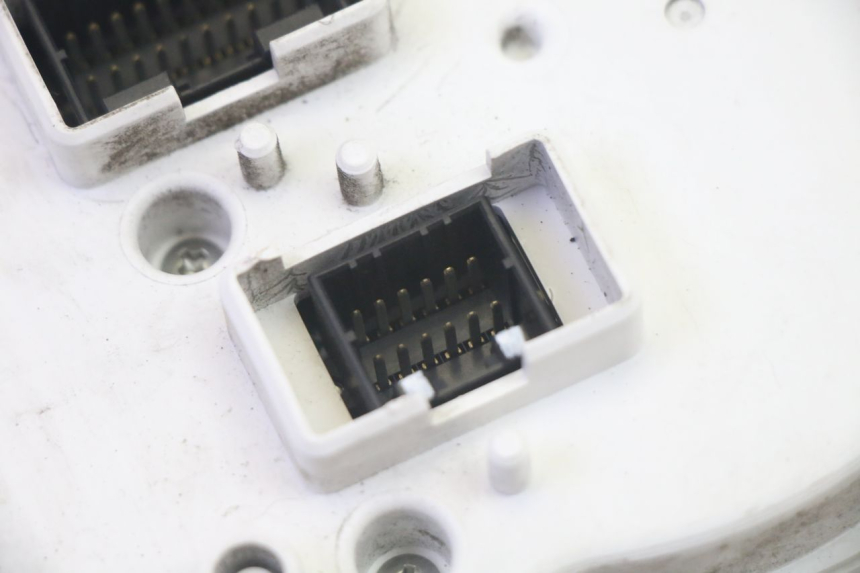 photo de SPEEDOMETER PIAGGIO MP3 RL 250 (2007 - 2010) - Distinctive features