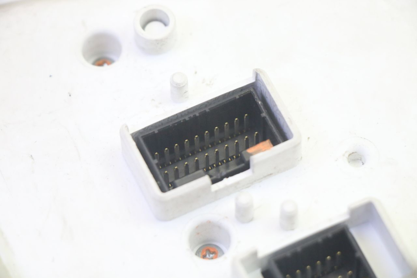 photo de SPEEDOMETER PIAGGIO MP3 RL 250 (2007 - 2010) - Distinctive features