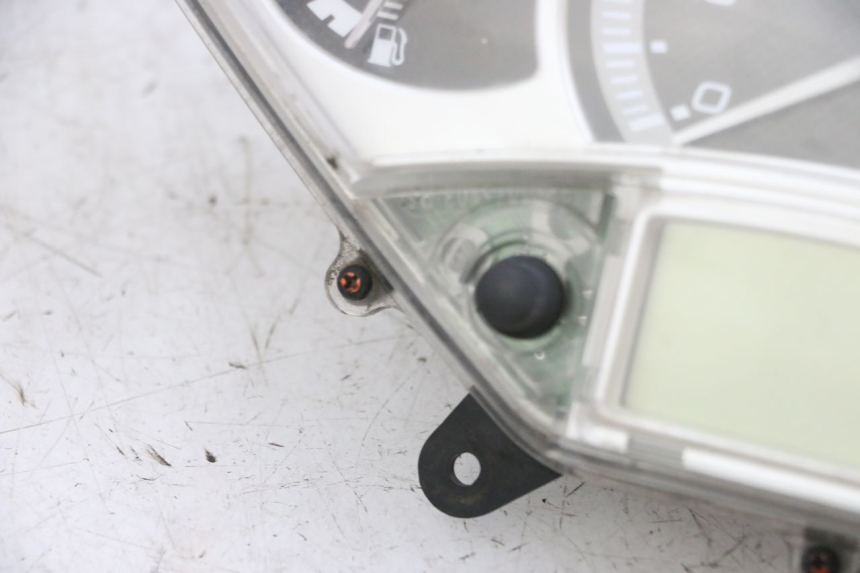 photo de SPEEDOMETER YAMAHA XMAX X-MAX 125 (2006 - 2009) - High-resolution close-up