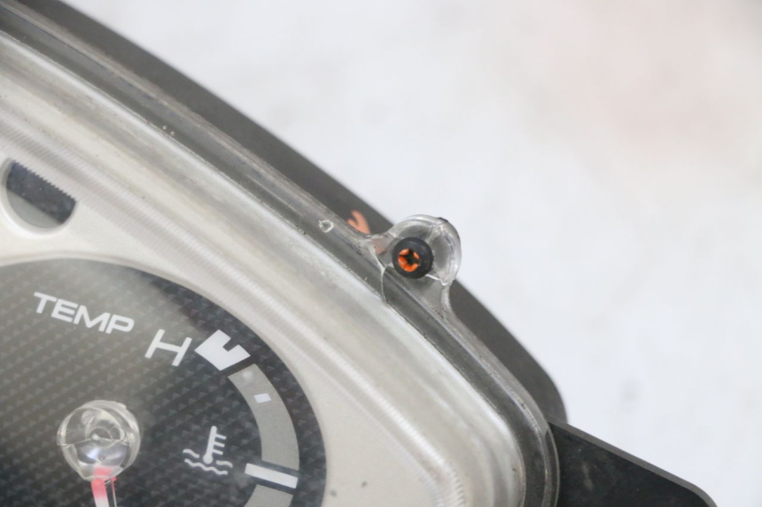 photo de SPEEDOMETER YAMAHA XMAX X-MAX 125 (2006 - 2009) - Alternative angle