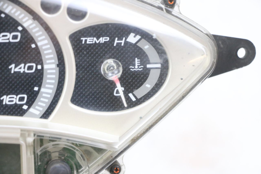 photo de SPEEDOMETER YAMAHA XMAX X-MAX 125 (2006 - 2009) - Alternative perspective
