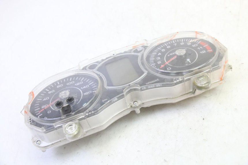 photo de SPEEDOMETER YAMAHA X-MAX XMAX 125 (2010 - 2014) - Fixing points details