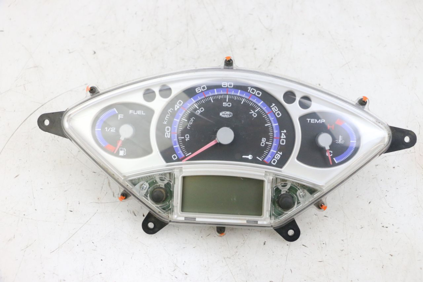 photo de SPEEDOMETER YAMAHA XMAX X-MAX 125 (2006 - 2009) - Main view