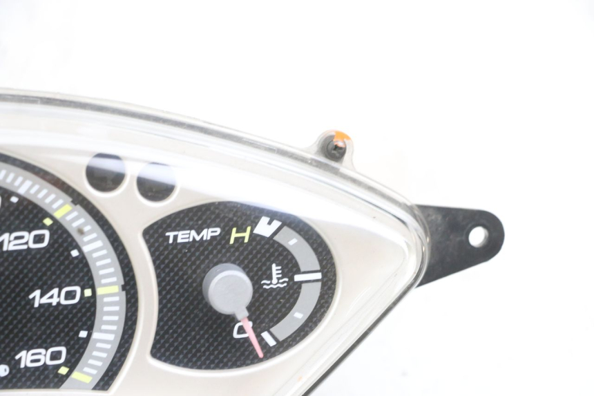 photo de SPEEDOMETER YAMAHA XMAX X-MAX 125 (2006 - 2009) - Distinctive features