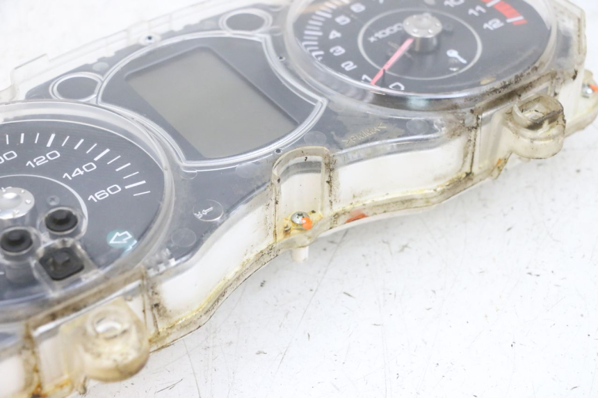 photo de SPEEDOMETER YAMAHA X-MAX XMAX 125 (2010 - 2013) - Surface and material condition