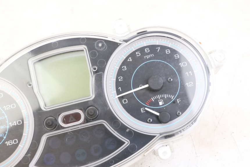 photo de SPEEDOMETER PIAGGIO XEVO - X EVO 125 (2007 - 2016) - Component zoom