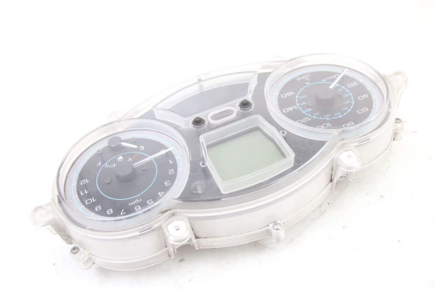 photo de SPEEDOMETER PIAGGIO XEVO - X EVO 125 (2007 - 2016) - Fixing points details