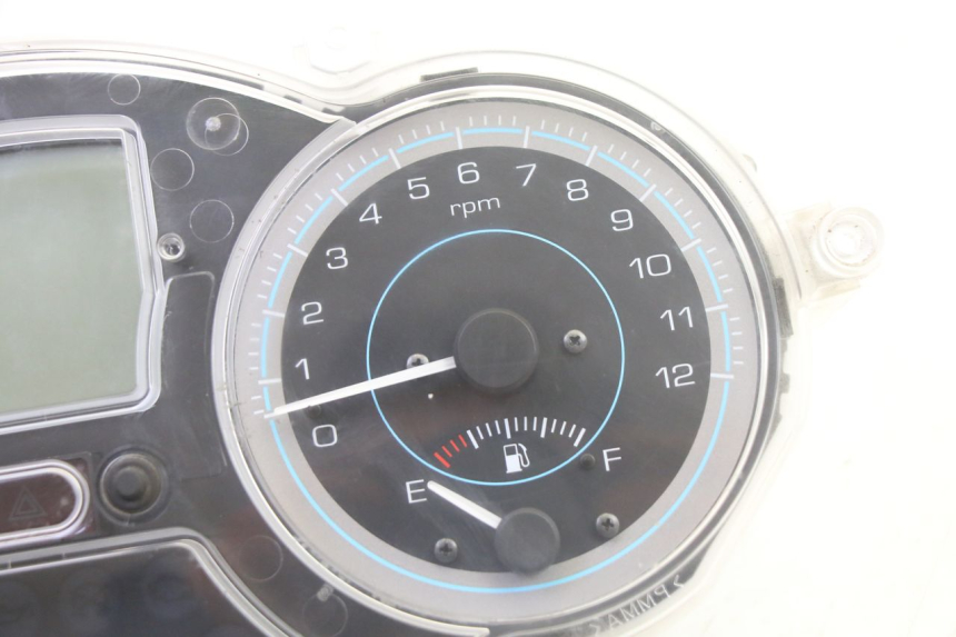 photo de SPEEDOMETER PIAGGIO XEVO - X EVO 125 (2007 - 2016) - Fixing points details