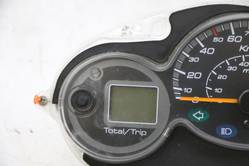 photo de SPEEDOMETER YAMAHA YP MAJESTY 125 (2002 - 2006) - High-resolution close-up