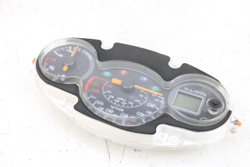 photo de SPEEDOMETER YAMAHA YP MAJESTY 125 (2002 - 2006) - Alternative perspective