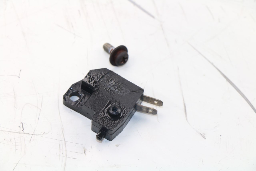 photo de RIGHT BRAKE LIGHT SWITCH DAELIM S3 125 (2010 - 2017)