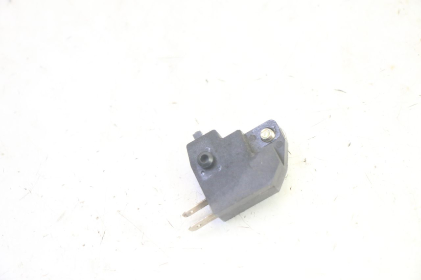photo de RIGHT BRAKE LIGHT SWITCH PEUGEOT DJANGO 4T 50 (2014 - 2019) - Zoom on usage condition
