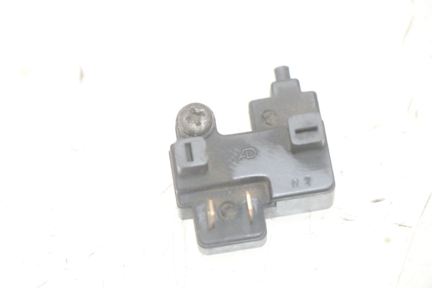 photo de RIGHT BRAKE LIGHT SWITCH YAMAHA FJR ABS 1300 (2006 - 2012) - Zoom on usage condition
