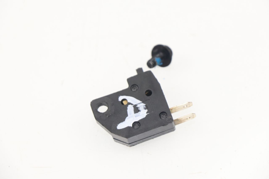 photo de RIGHT STOP LIGHT SWITCH PEUGEOT KISBEE 2T 50 (2010 - 2017)